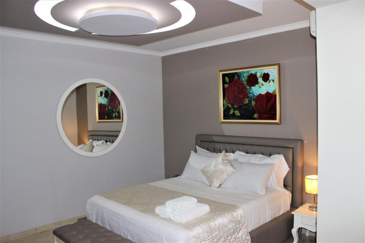 Luander Hotel Tiranë Rom bilde