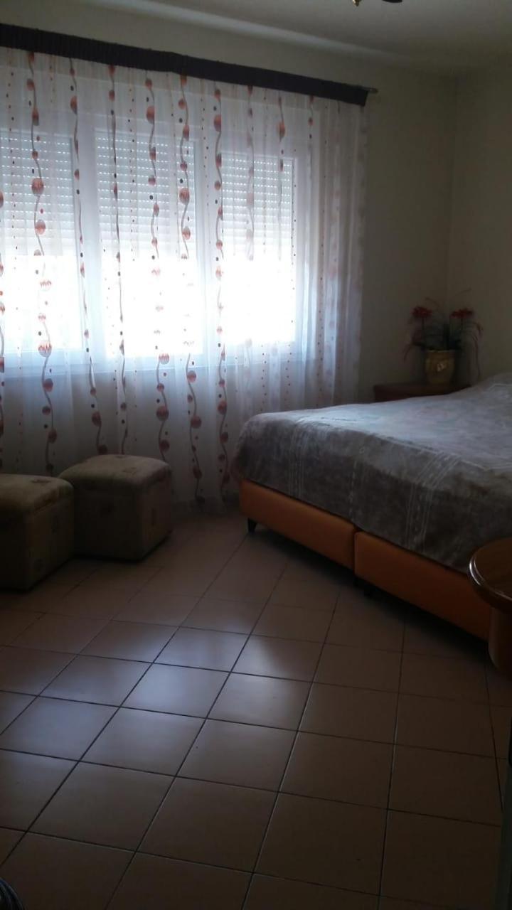 Luander Hotel Tiranë Rom bilde