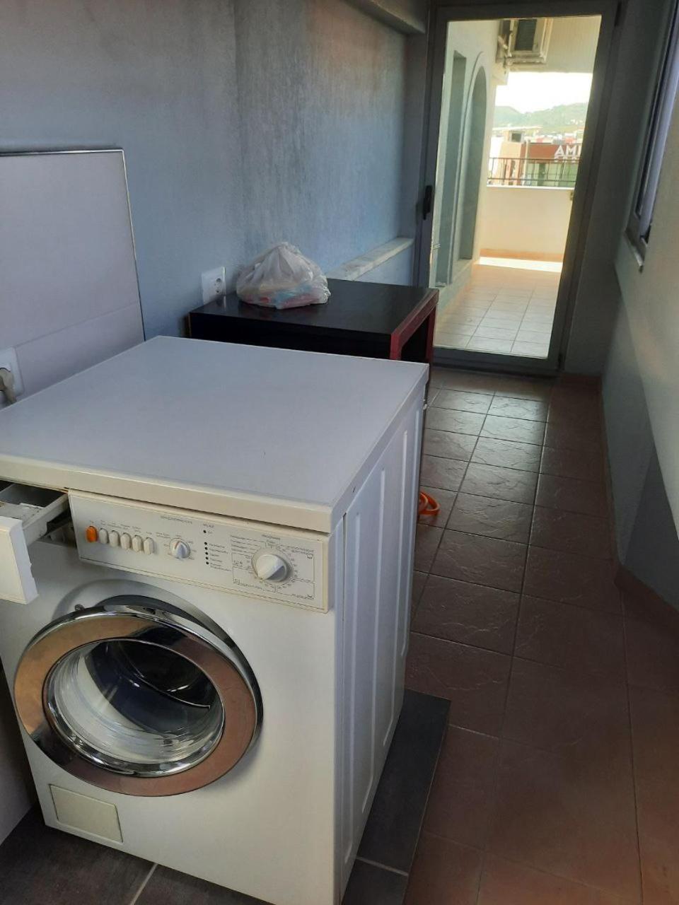 Luander Hotel Tiranë Rom bilde