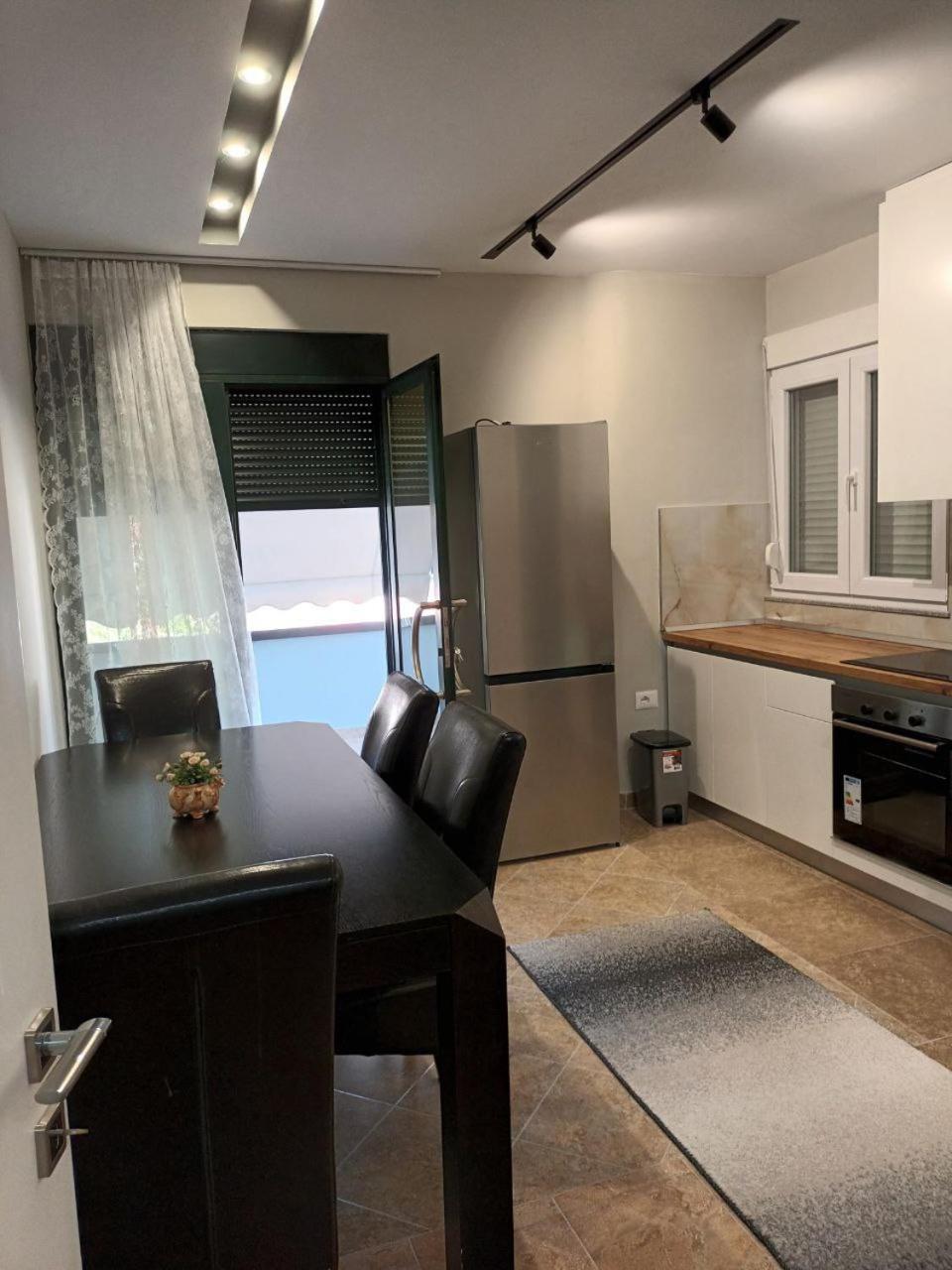 Luander Hotel Tiranë Rom bilde