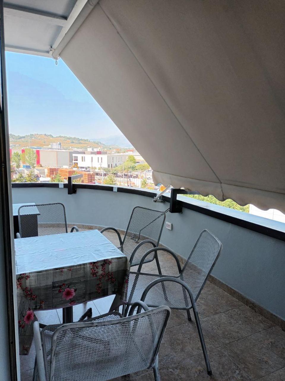 Luander Hotel Tiranë Rom bilde