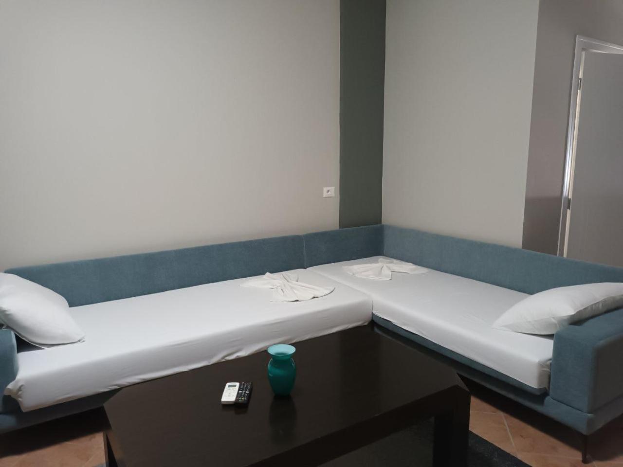 Luander Hotel Tiranë Rom bilde