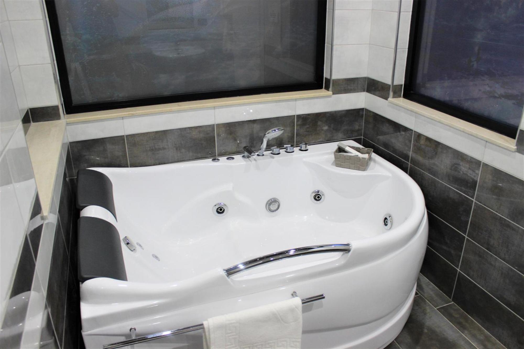 Luander Hotel Tiranë Rom bilde
